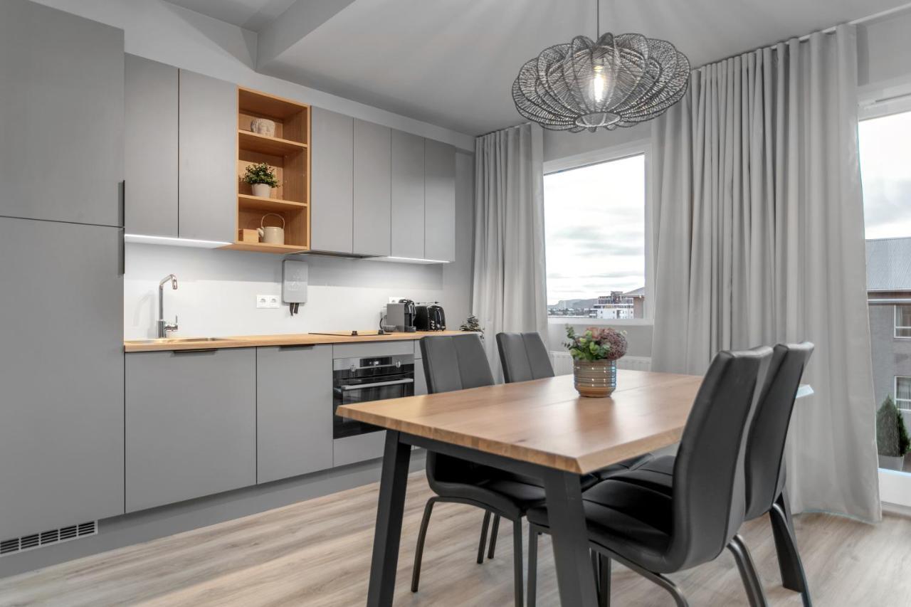 Apartment B 18-20 *